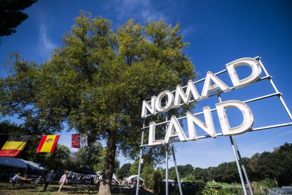 NOMADLAND, meeting place in the community adjacent to LABIOMISTA, Zwartberg, Genk (BE) ® Koen Vanmechelen 2018, Photo by the city of Genk