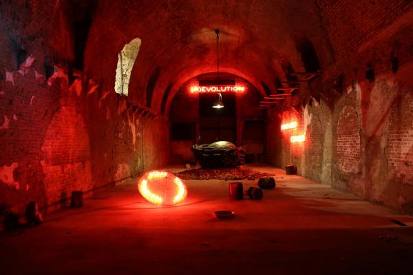Installation view, COMBAT@CWRM, Nieuwpoort (BE) © Koen Vanmechelen 
