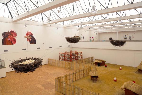 Planetary Community Chicken, National Gallery of Zimbabwe © Koen Vanmechelen
