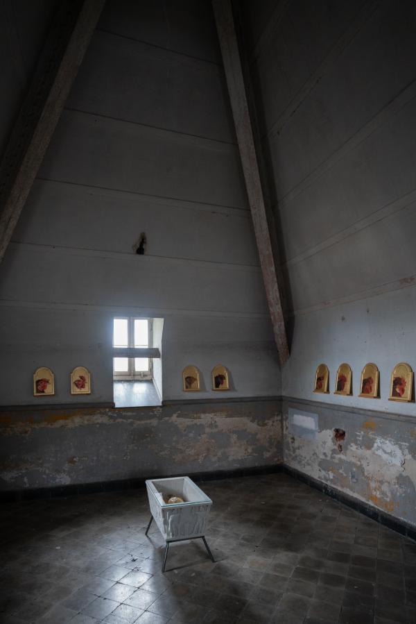 Mirrors of Time, Oud-Rekem, Between Jungle and Civilization © Koen Vanmechelen, photo Kris Vervaeke