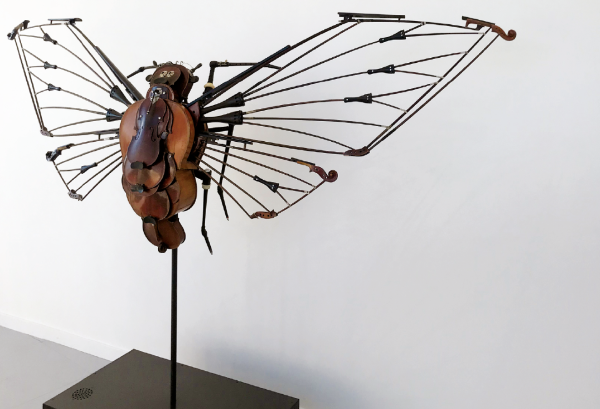 Tout/reste/à/faire, Mégapomponia Merula [Cigale géante de Bornéo], 2018-2019 © Lara Laigneau