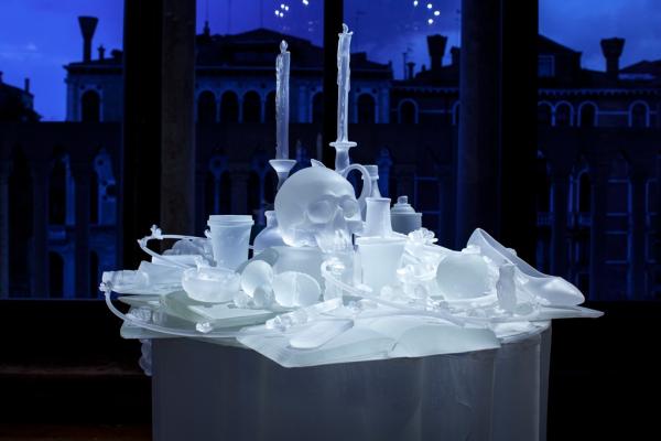 Hans Op de Beeck, The Frozen Vanitas, 2015, - vetro Courtesy Berengo Studio / Photo credit Francesco Allegretto