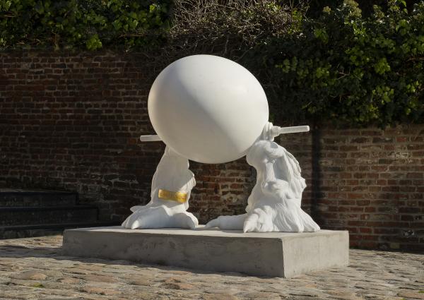 The Walking Egg © Koen Vanmechelen